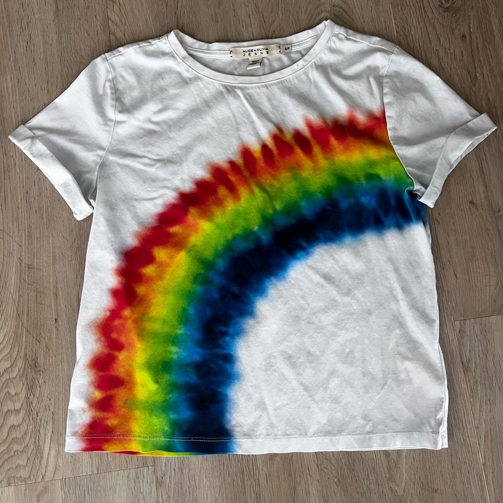 Alice and Olivia small tee shirt